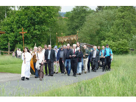 Bittprozession um den Kleinen Berg an Pfingstmontag (Foto: Karl-Franz Thiede)